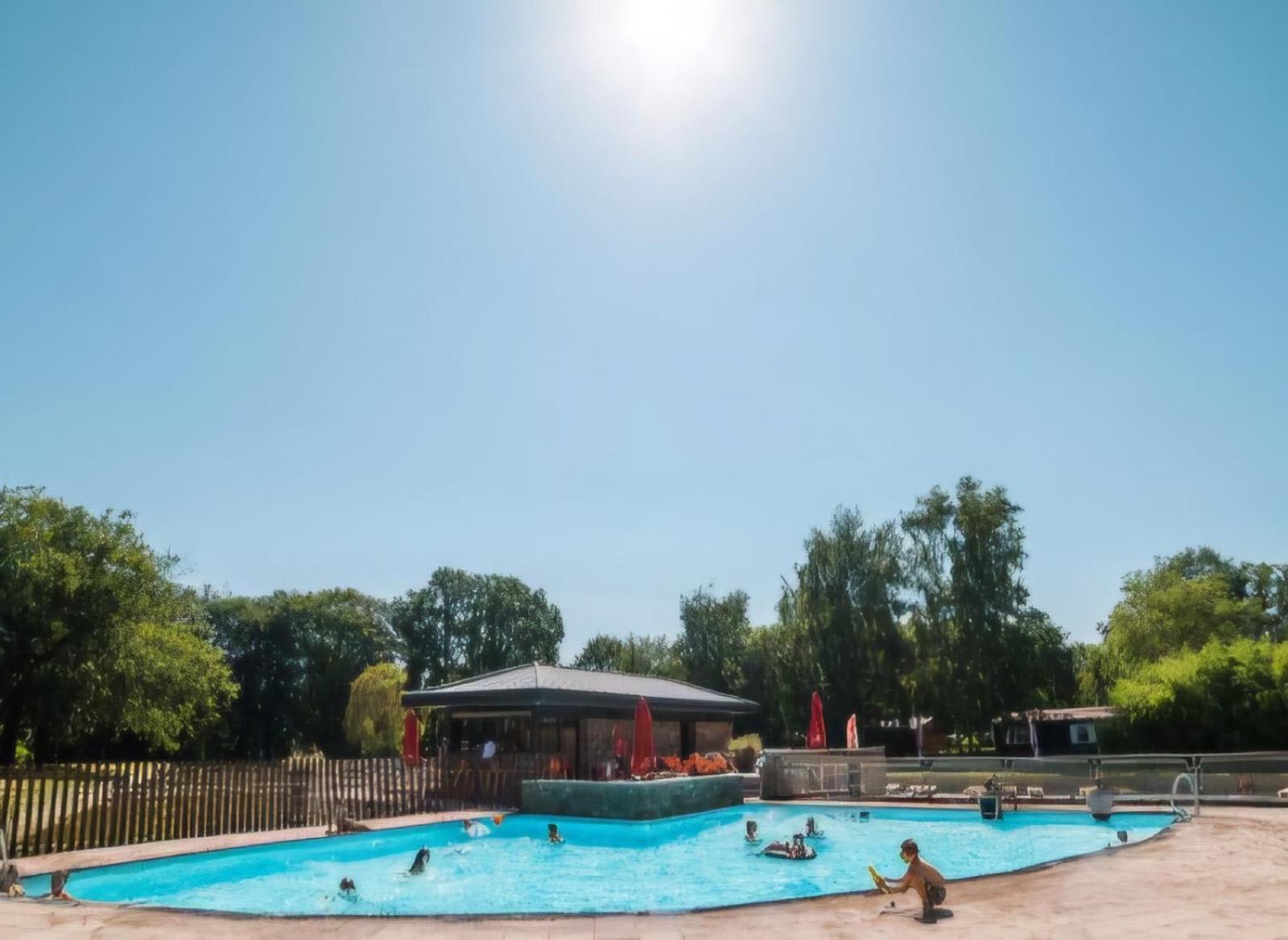 Villa Pipowagen Met Prive Hot Tub Lanaken Exterior foto